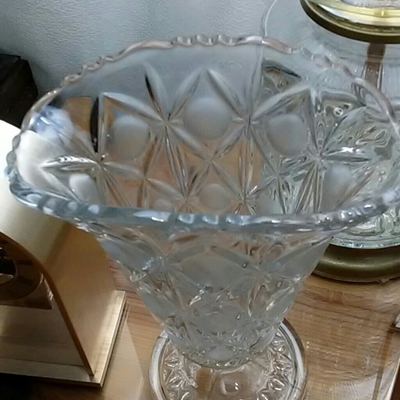 Frosted Fan Glass Vase - Picture 7 of 8